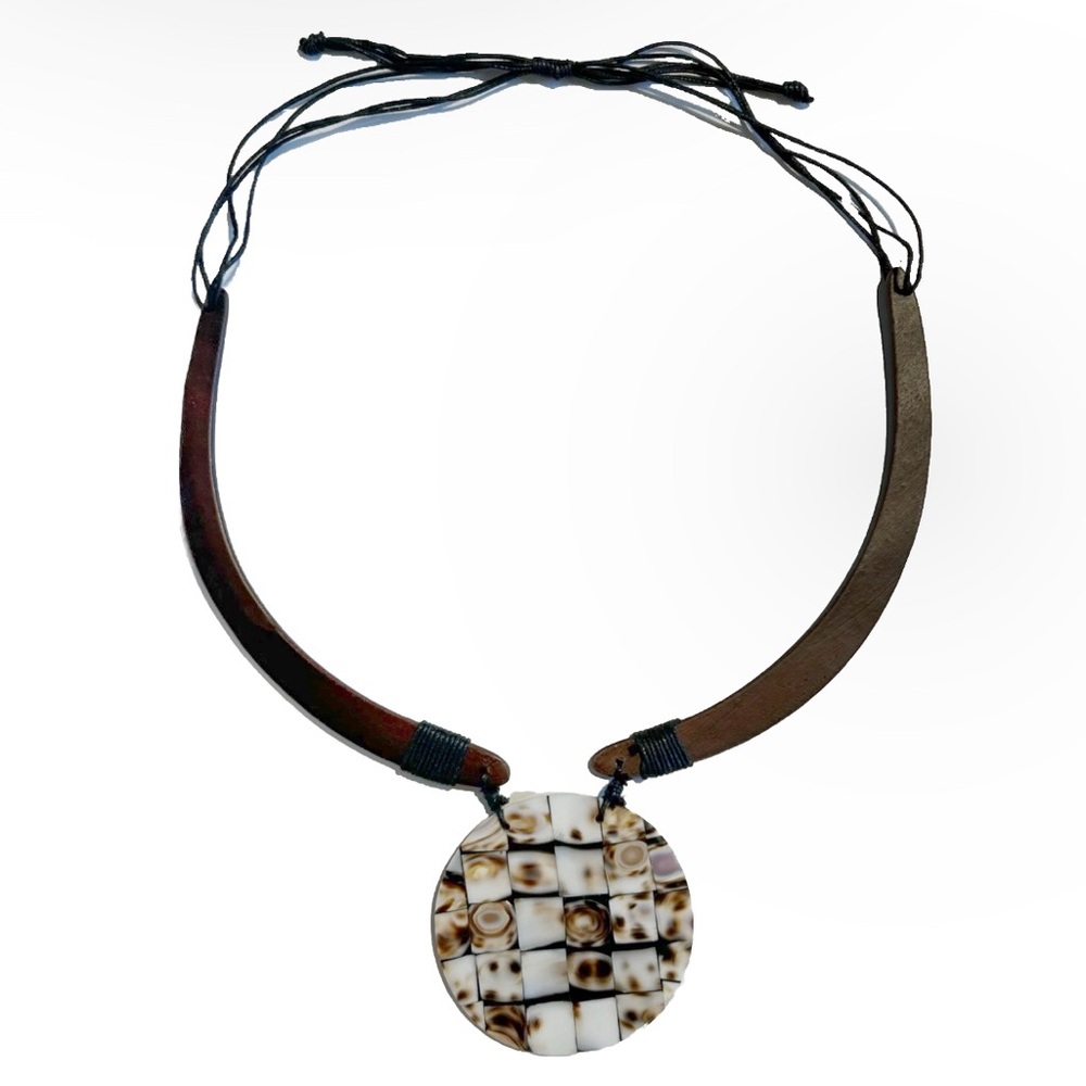Hawaii Handmade Checkered Shiny Shell Round Pendant Necklace Wood Chain Brown